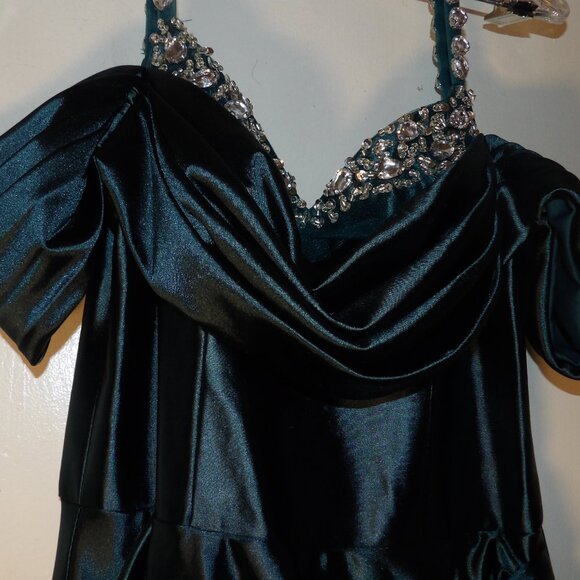 Staycees Emerald Green Beaded Neckline Formal Dress Sz 8 - Picture 3 of 9